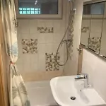 Doppelzimmer Mit Neuem Bad Und Sportpool-nutzung Aussen, Naturpark, Garten Mit Rheinblick Appartamento
