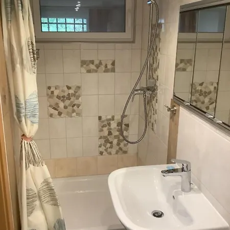 Doppelzimmer Mit Neuem Bad Und Sportpool-nutzung Aussen, Im Souterrain Der Naturpark, Garten Mit Rheinblick Apartamento